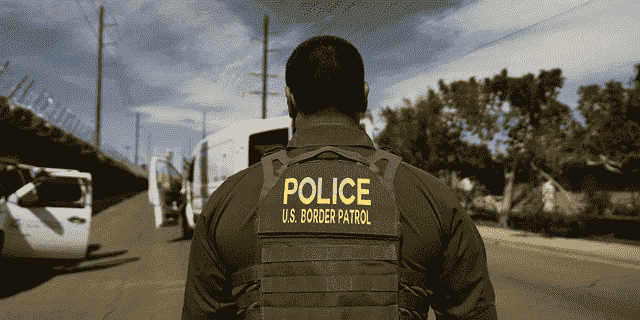 Laut der US-amerikanischen Zoll- und Grenzschutzbehörde wurde in diesem Monat bei einer Reihe von gezielten Angriffen auf Agenten der Grenzpolizei geschossen.  