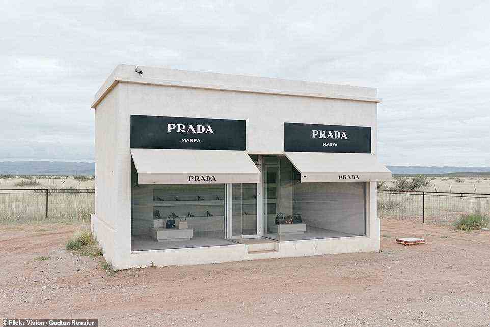 Der bizarre gefälschte Prada-Laden in Texas, der sich als unwiderstehlicher Fototermin für Reisende erwiesen hat