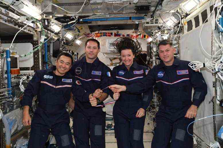 NASA SpaceX Crew-2 Raumstation Astronauten