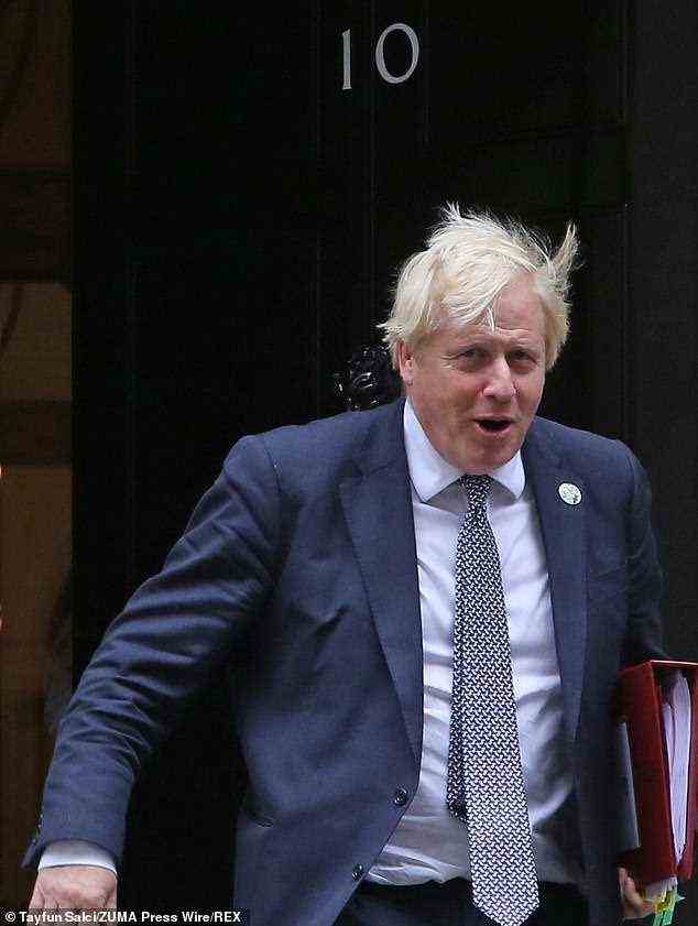 Premierminister Boris Johnson nutzt eine geheime „Flucht“ aus der Downing Street, damit er gehen kann, ohne dass seine Beamten es wissen, hat Ex-Berater Dominic Cummings behauptet