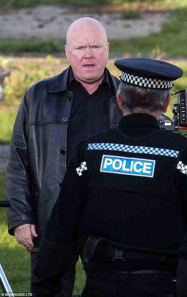 Spoiler: Die Spannungen bei EastEnders werden voraussichtlich an den Punkt kommen, als Phil Mitchell wegen Entführung seines Sohnes Raymond festgenommen wird
