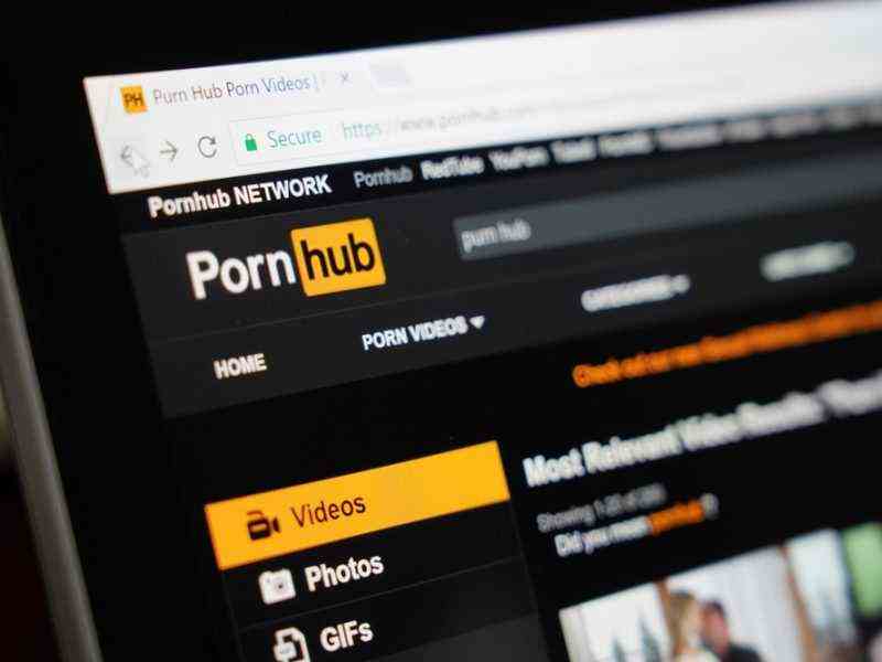 Die französischen Behörden haben anlässlich des Safer Internet Day eine neue Plattform eingerichtet, um Eltern zu helfen, ihre Kinder vor dem Kontakt mit Online-Pornografie zu schützen.  EURACTIV Frankreich berichtet.