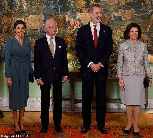 Königin Letizia, 49, und Ehemann König Felipe, 53, nahmen am Donnerstag an einem Empfang zu ihren Ehren in Stockholm teil, zusammen mit Schwedens König Carl Gustaf und Königin Silvia (im Bild)