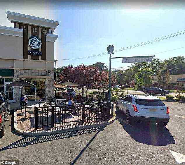 Ein Mitarbeiter, der an einem Starbucks-Standort (oben) in Gloucester Township, New Jersey, arbeitete, wurde positiv auf Hepatitis A getestet und war möglicherweise zwischen dem 4. November und 6. November oder zwischen dem 11. und 13. November exponiert