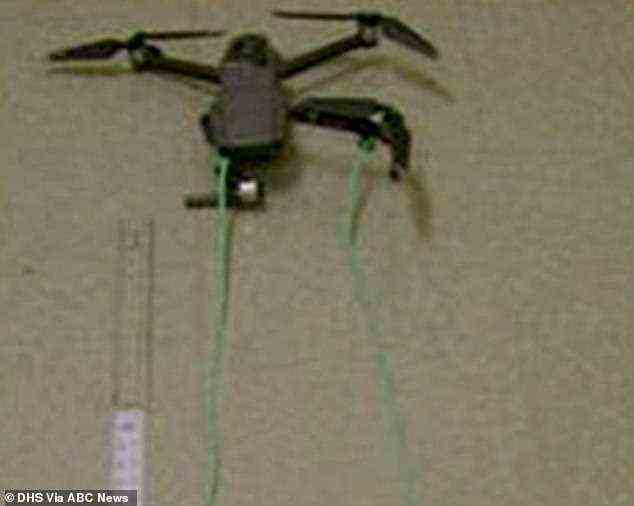 Polizeibeamte entdeckten in der Nähe eines Umspannwerks in Pennsylvania eine modifizierte Drohne mit daran befestigtem Kupferdraht.  Die Behörden gehen davon aus, dass die Absicht darin bestand, das lokale Energienetz zu stören