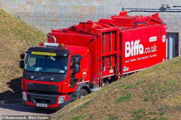 Binned: Biffa sagte, es sei von einem Mangel an Fahrzeugen, Treibstoff und Abfallbehältern betroffen.  Infolgedessen war es auch gezwungen, einige seiner Müllabfuhrdienste für lokale britische Räte auszusetzen