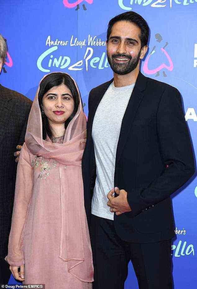 Malala Yousafzai und ihr Ehemann Asser Malik (im Bild) besuchten die Galavorstellung des neuen Musicals Cinderalla im Gillian Lynne Theatre in London