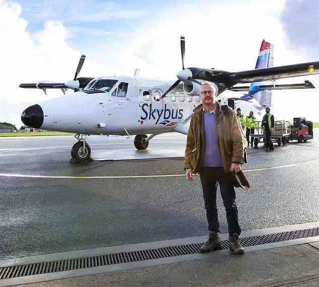 Erfahrung: Toby Walnes 20-minütiger Flug mit dem winzigen Twin Otter-Flugzeug von Land's End zur sechs Quadratmeilen großen Hauptinsel St. Mary's war eine echte Angelegenheit