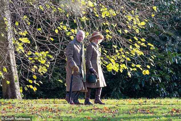 Der Herzog und die Herzogin von Cornwall machen sich am Sonntag auf den Weg zum Morgengottesdienst in der St. Mary Magdalene Church in Sandringham, Norfolk