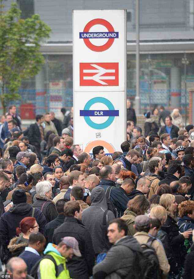 Der Bahnhof Stratford im Osten Londons überholte Waterloo als Großbritanniens verkehrsreichsten im letzten Jahr, als die Passagierzahlen aufgrund der Pandemie auf den niedrigsten Stand seit 150 Jahren fielen