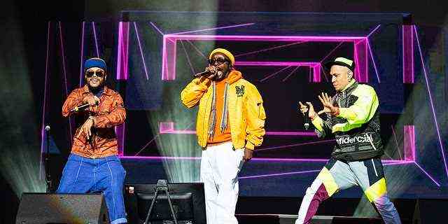 DATEI - Apl.de.ap, von links, Will.i.am und Taboo of the Black Eyed Peas treten am 11. Mai 2019 bei KAABOO Texas in Arlington, Texas auf. 