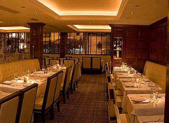 Das gehobene Restaurant wurde von Chefkoch Chad Rahman gegründet, dessen kulinarische Karriere begann, seinen Abschluss als Hotel Restaurant Management an der weltberühmten Conrad Hilton Hotel School zu machen