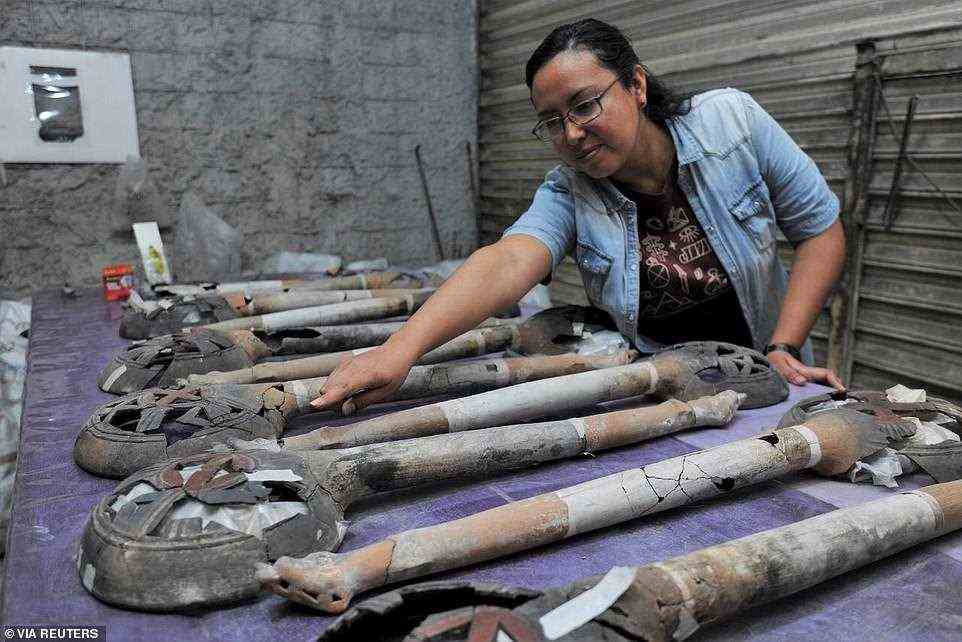 Ein Team von Archäologen unter der Leitung des mexikanischen Nationalen Instituts für Anthropologie und Geschichte (Inah) entdeckte außerdem 13 dekorative Räuchergefäße, die bei den alten Ritualen verwendet wurden