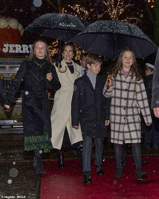 Sie wurde von ihren Kindern Prinzessin Isabella (14) und den Zwillingen Prinz Vincent und Prinzessin Josephine, beide zehn Jahre alt, begleitet