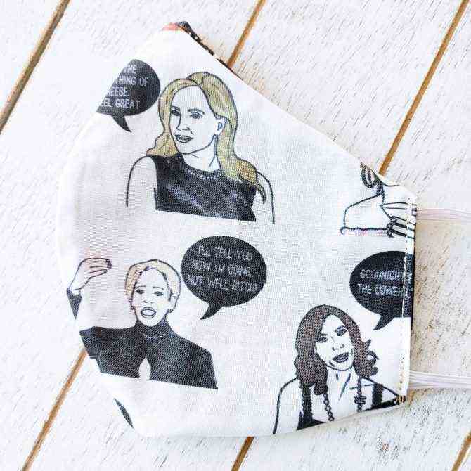 Rhony-Gesichtsmaske 1 13 Geschenke zum Thema echte Hausfrauen, um die Bravoholics in Ihrem Leben zu beeindrucken
