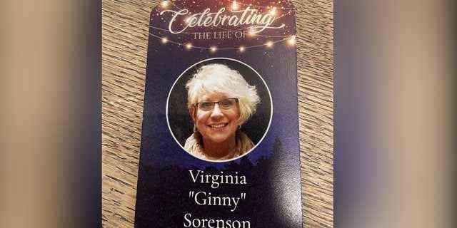 Eine Massenkarte, die bei der Trauerfeier für Virginia am Samstag verteilt wurde "Ginny" Sorenson