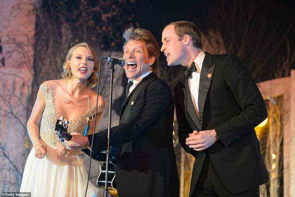 Taylor Swift, Jon Bon Jovi and Prince William, Duke of Cambridge sing on stage at the Centrepoint Gala Dinner at Kensington Palace on November 26, 2013 in London