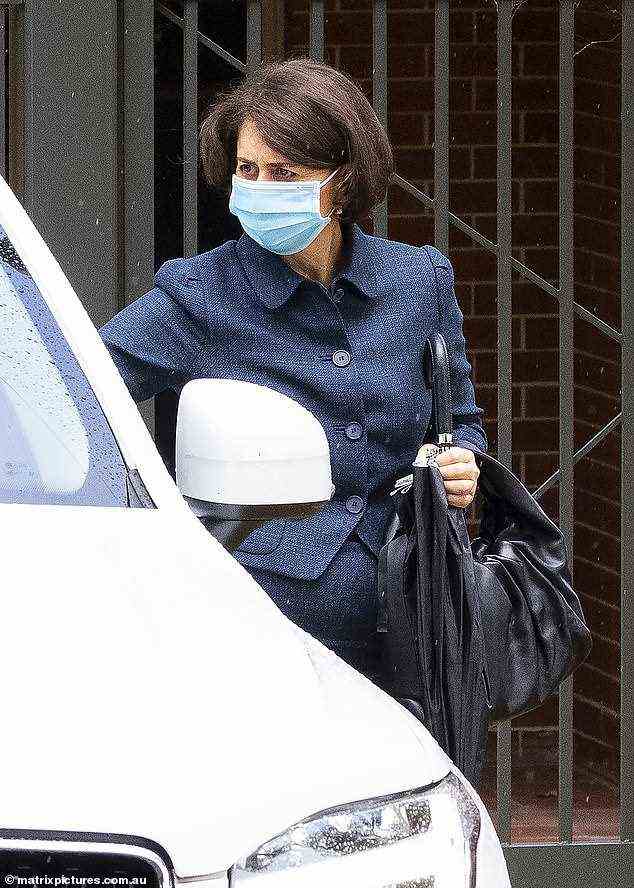 Die ehemalige Anführerin von NSW ist in einer Gesichtsmaske zu sehen, als sie ihr Zuhause in Northbridge verlässt