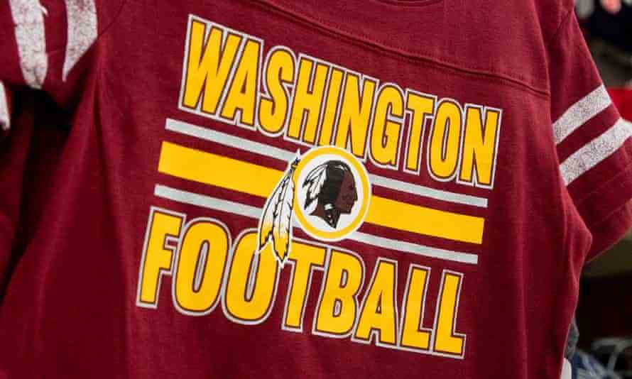 Die Washington Redskins der National Football League werden den Namen und das Logo der Redskins ändern eine Stellungnahme vom 13. Juli 2020. Der neue Name wurde nicht bekannt gegeben.  Der Name Redskins wurde als anstößige ethnische Beleidigung kritisiert.  EPA/MICHAEL REYNOLDS