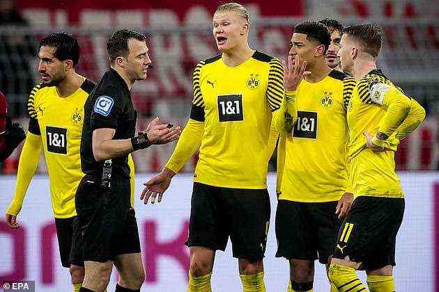 Dortmunder Spieler waren wütend über eine Reihe von Entscheidungen, die in der Nacht gegen sie getroffen wurden