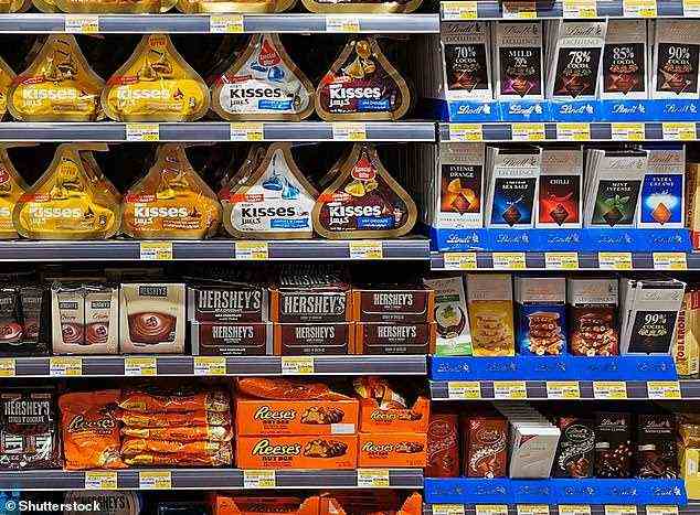 In der Studie wurden positive Stimmungseffekte festgestellt, wenn nur Schokolade mit 85 Prozent Kakao gegessen wurde – keine beliebten Milchschokolade-Leckereien.  Beachten Sie die Unterscheidung zwischen Schokoladenprodukten mit hohem Kakaoanteil (wie hier rechts oben) und solchen aus Zucker, Fett und Zusatzstoffen wie Palmöl, Maisstärke und Farbstoffen