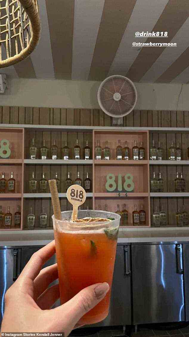 Erfrischend: Ein weiterer Craft-Cocktail wurde der Speisekarte an der Bar in Grutman und Pharrells Goodtime Hotel hinzugefügt, die sie vorführte