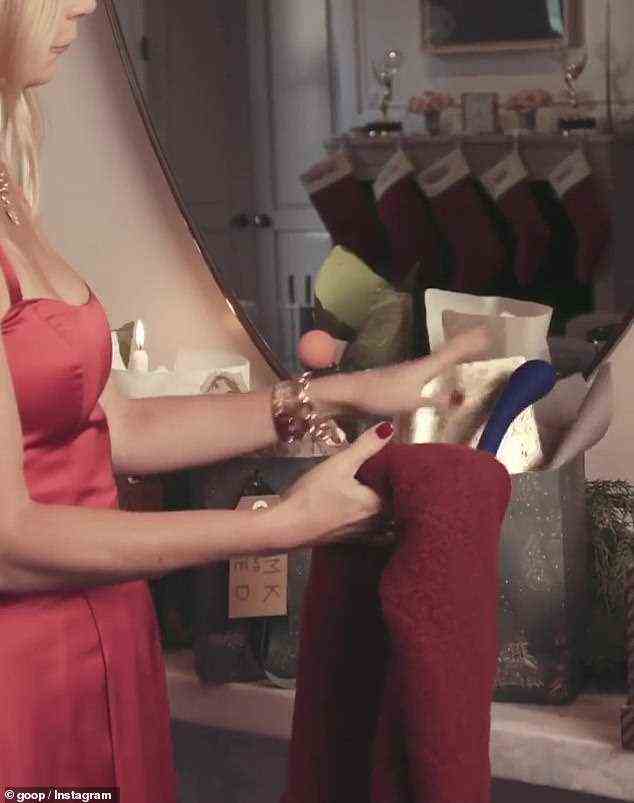 Wer es findet darf es behalten?  In dem Lied – das hauptsächlich als einer von vielen Tracks des Albums über ihre Beziehung zu Jake Gyllenhaal angesehen wird – singt Swift darüber, dass sie ihren „roten Schal“ zu Beginn der Beziehung im Haus der Schwester ihres Freundes zurückgelassen hat.