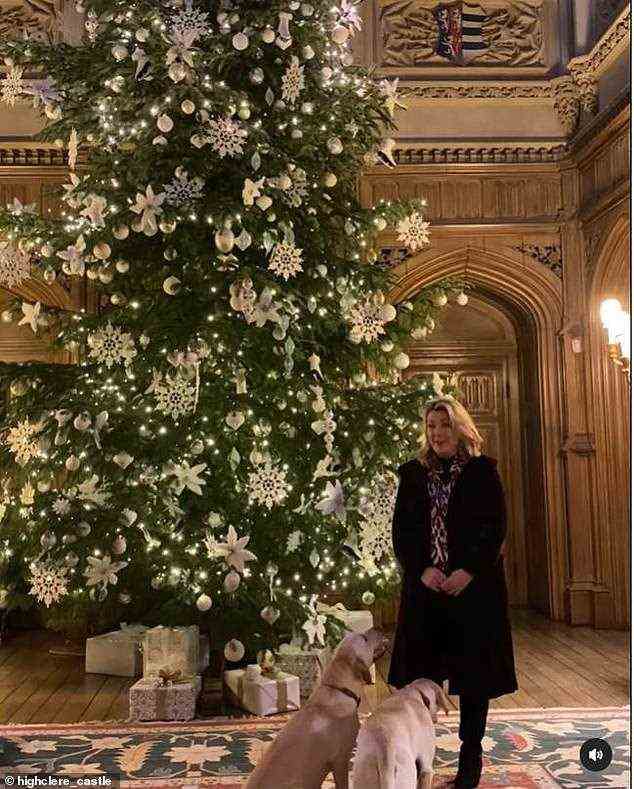 Als Lady Fiona gestern an diesem Morgen auftrat, enthüllte sie, dass sie glaubte, ihr Weihnachtsbaum sei noch höher als der berühmte 20-Fuß-Baum von Windsor Castle.
