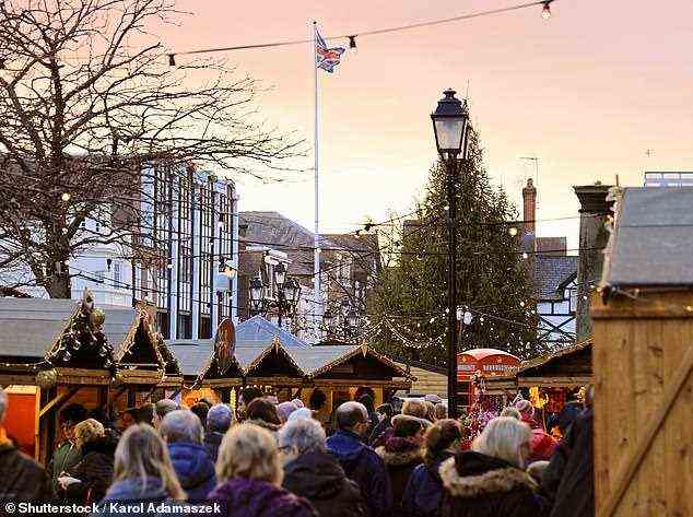 Auf dem Weihnachtsmarkt in Chester wird der Weihnachtsmann den Kindern mit ihren Wünschen helfen