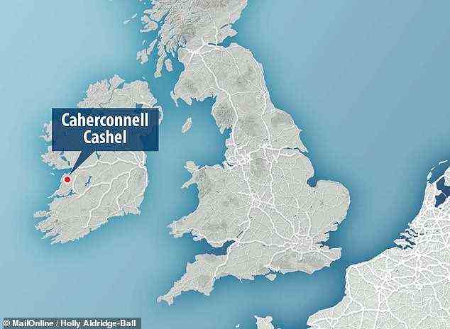 Caherconnell ist eine gut erhaltene Cashel- oder Steinringfestung in der Region der Grafschaft Clare, die als Burren bekannt ist.  Der Stift wurde aus einer Sedimentschicht aus dem 11. Jahrhundert ausgegraben