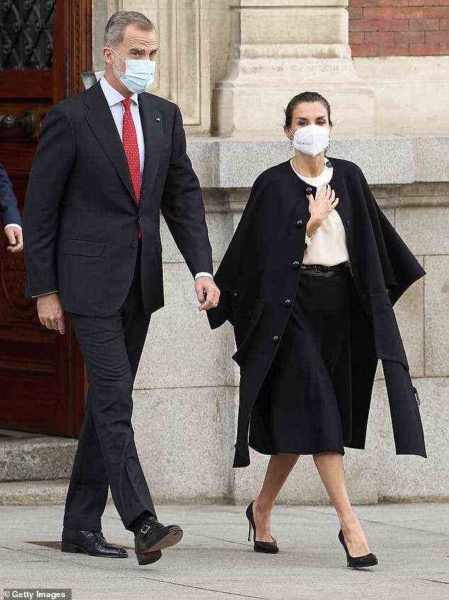 Das spanische Königspaar machte ein stilvolles Paar, als es heute in der Royal Spanish Academy ankam