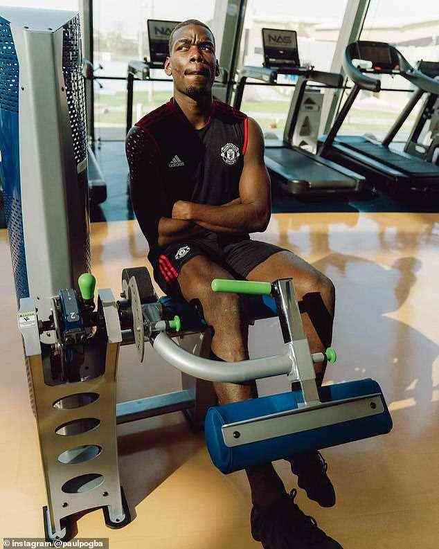 Paul Pogba flog am Freitag nach dreiwöchiger Rehabilitationsarbeit in Dubai zurück nach Manchester