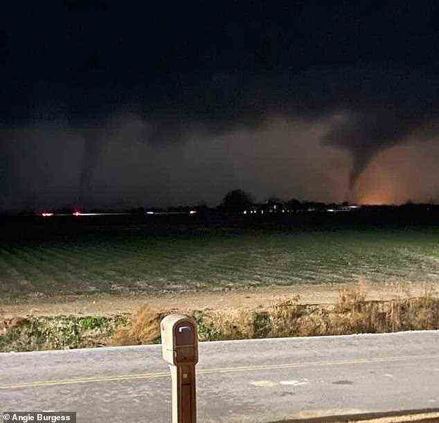 Fotos, die in den sozialen Medien in Arkansas veröffentlicht wurden, zeigten, wie Tornados am Freitagabend aufsetzten