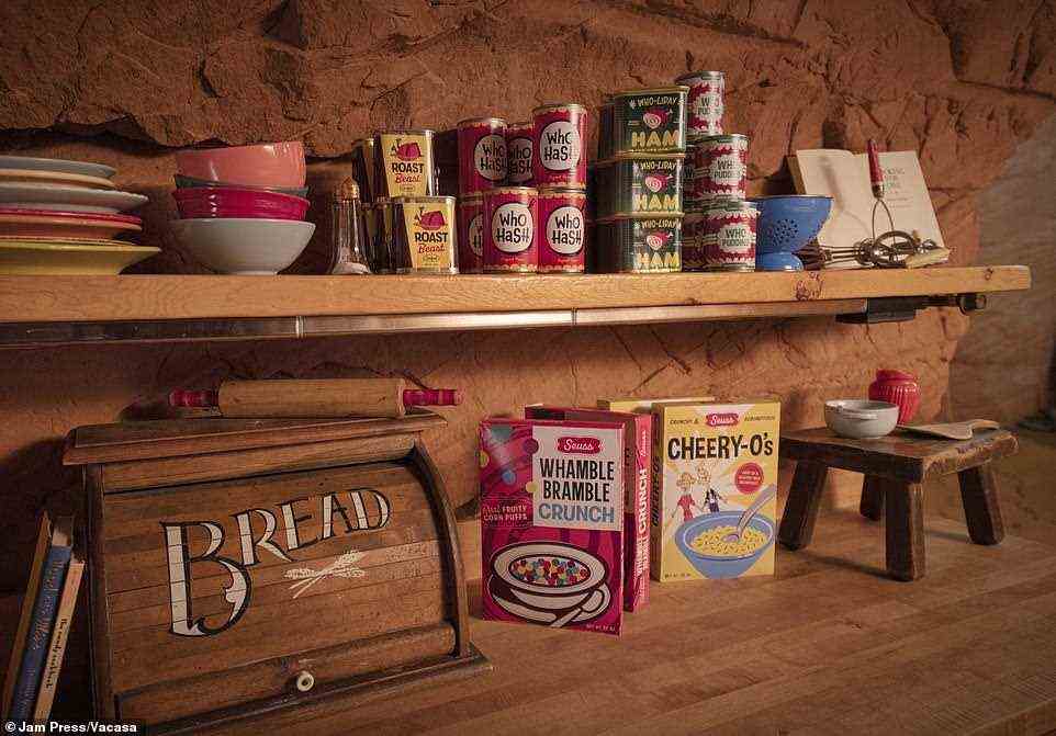 In der Küche finden Sie währenddessen viele von Whoville inspirierte Snacks, darunter Roastbeast, Who-Pudding und Who-Hash