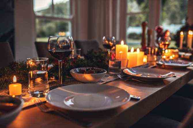 STYLECASTER |  So veranstalten Sie eine Dinnerparty