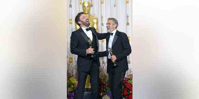 Ben Affleck und George Clooney haben 2013 zusammen Oscars gewonnen, als ihr Film "Argo" wurde als bester Kinofilm des Jahres ausgezeichnet.
