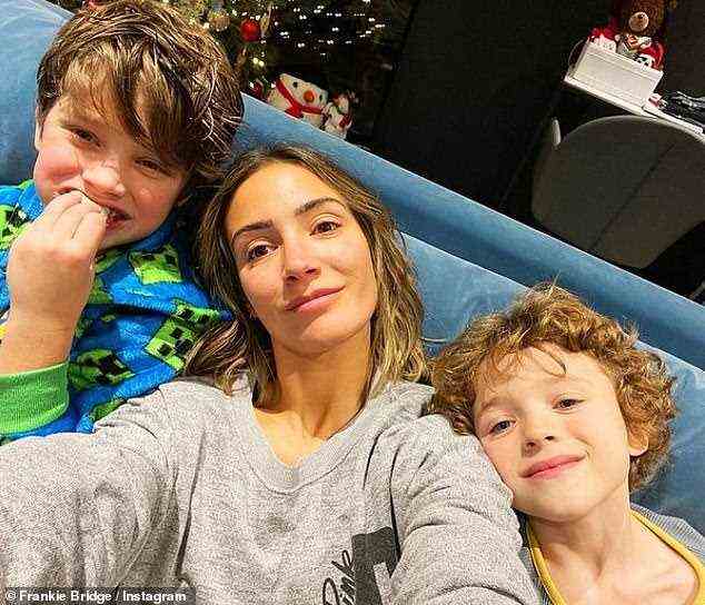 Süß: Frankie Bridge hat am Montag mit ihren Kindern in einem Instagram-Post eine entzückende Show gezeigt, als sie sich nach ihrem Aufenthalt bei I'm A Celebrity mit ihnen wiedervereinigte