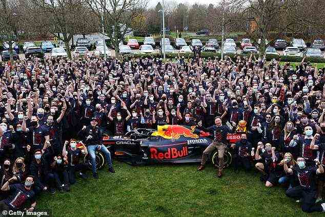 Verstappen wurde in der Red Bull-Fabrik in Milton Keynes als der alles erobernde Held begrüßt