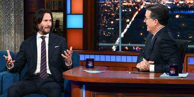 Reeves erklärte während eines Auftritts in 'The Late Show with Stephen Colbert', dass er auf dem viralen Foto von 2010 'hungrig' sei.