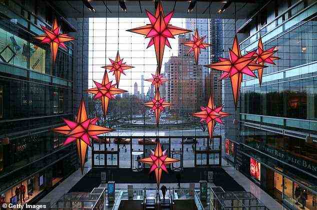 Besuchen Sie auf Ihrer Erkundungstour durch New York einen der vielen Weihnachtsmärkte in der ganzen Stadt. Der beliebteste ist Columbus Circle (59th Street und CPW), Bryant Bark (42nd St. und 6th Avenue) und Union Square (14th Street und 4th Avenue).