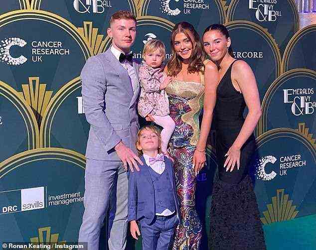 Suave: Am vergangenen Wochenende lobte Ronan seine Kinder, als er sich seiner Familie bei Emeralds & Ivy Ball von Cancer Research UK anschloss