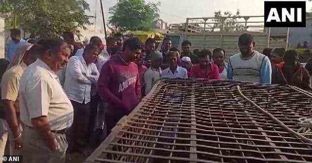 In Panik geratene Bewohner der Dörfer Majalgaon und des nahegelegenen Lavul im Bezirk Beed von Maharashtra wurden ebenfalls von den Affen angegriffen, bevor sie festgenommen und in Käfige gesperrt wurden