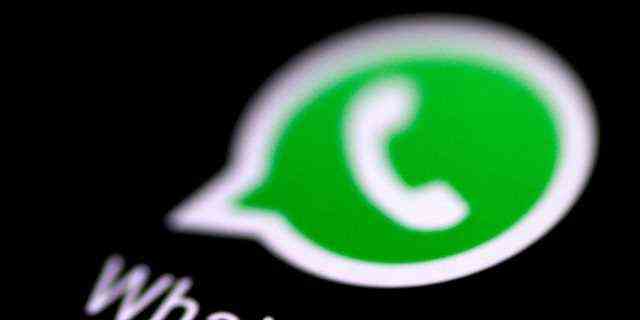 Dateifoto: Die WhatsApp-Messaging-Anwendung wird auf einem Telefonbildschirm angezeigt.  (REUTERS/Thomas Weiß)