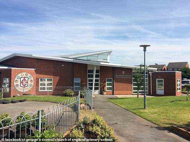 Julie sicherte die Führung an der St. George's Central C of E Primary School in Wigan.  Die Straftaten stehen nicht im Zusammenhang mit ihrer Anstellung an der Schule in Wigan