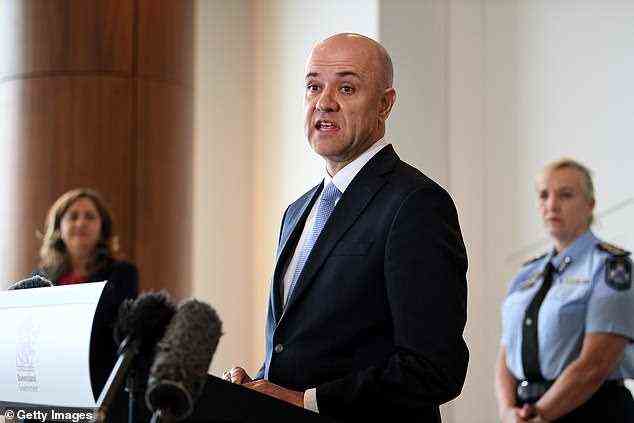 John Gerrard, Chief Health Office von Queensland, sagte gestern, Covid sei jetzt „überall“.  