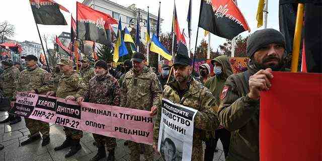 Teilnehmer des Krieges mit Russland unterstützten Separatisten im Osten der Ukraine, Aktivisten des Rechten Sektors