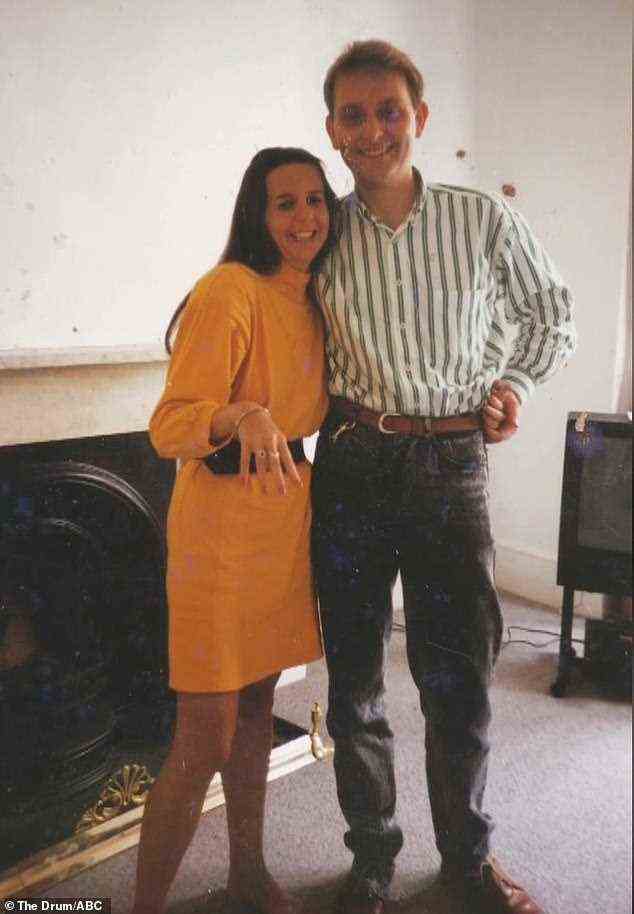 Gillian North und Martin North in ihrem Haus in Hampstead, London im Jahr 1994. Es war eines der Renovierungsprojekte, von denen sie befürchtet, dass sie Asbest ausgesetzt war