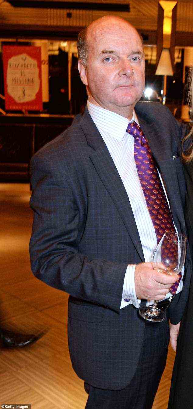 Der ehemalige Daily Mail-Kolumnist Adam Helliker, 63, im Londoner Gentlemen's Club - dem St James' Club