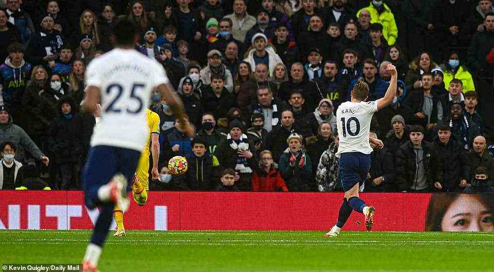 Kane schoss aus knapp innerhalb des Sechs-Yard-Bereichs von Lucas Mouras Assist nach Hause, als Tottenham nach langsamem Start zum Leben erwachte