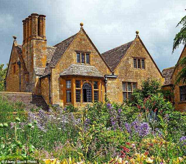 Genießen Sie einen Besuch im berühmten Arts and Crafts Garden im Hidcote Manor (im Bild)